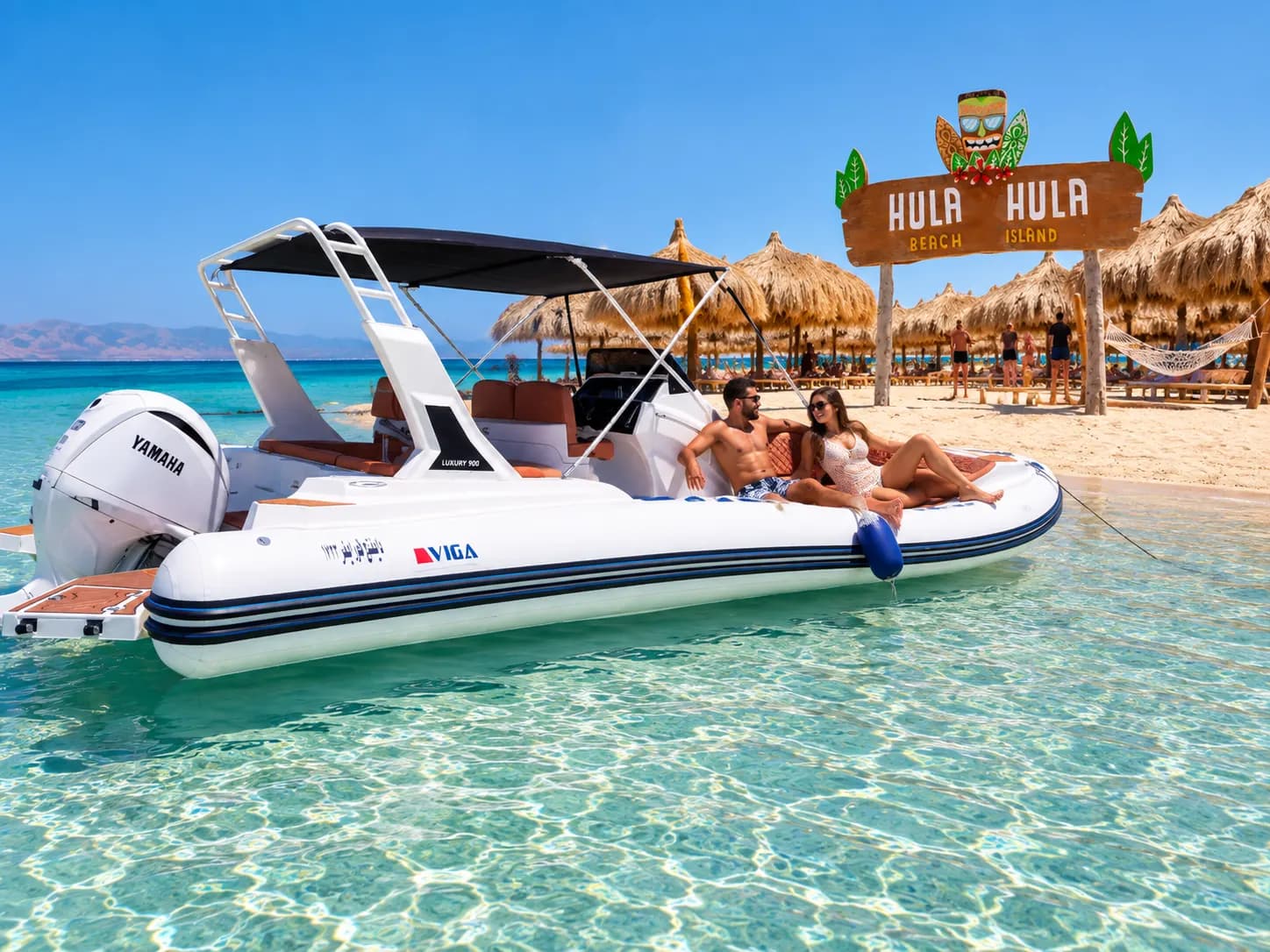 Gäste entspannen auf dem privaten Schnellboot bei Hula Hula