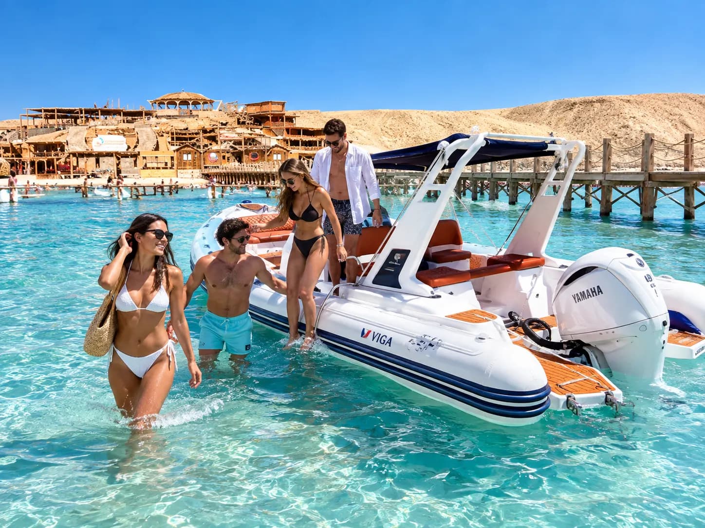 Gäste steigen in Orange Bay aus dem privaten Schnellboot